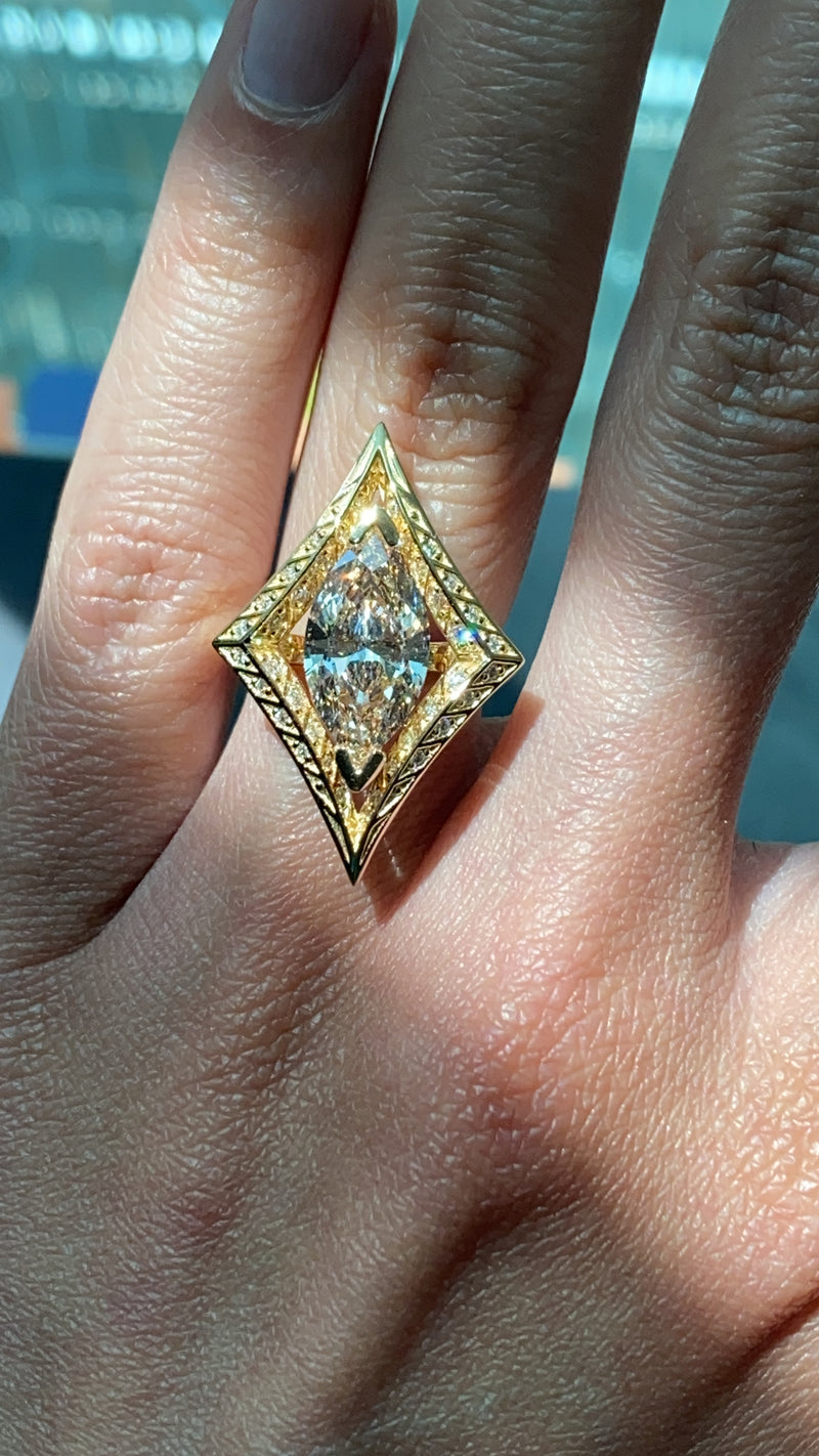 Palmyra Ring With Brilliant Marquise-Cut White Diamond In 18K Yellow Gold