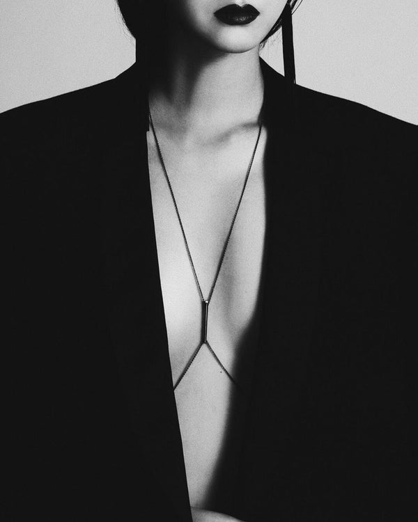 Aracelis Body Chain With Brilliant-Cut Solitaire White Diamond in 18K Blackened Gold