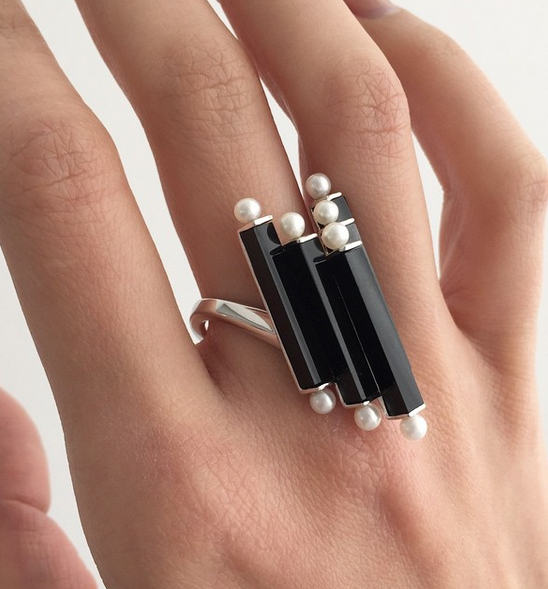 Invidia Black Onyx Column & Pearl Ring In 18K White Gold