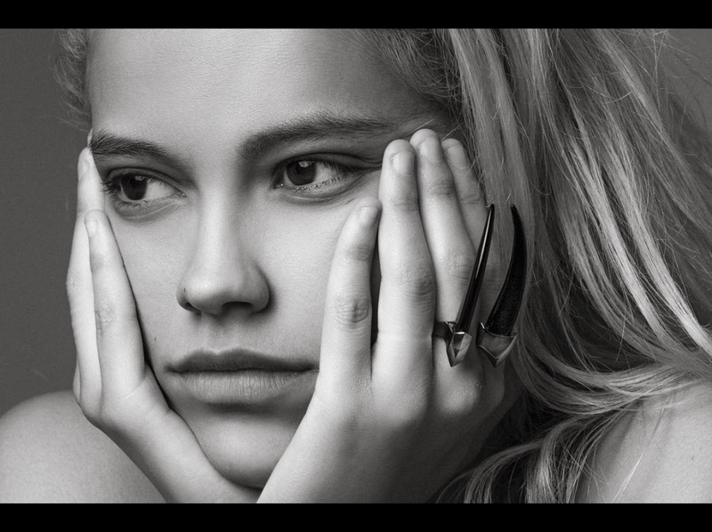 Model Victoria Brito wears the Damian Black Onyx Horn Ring 
