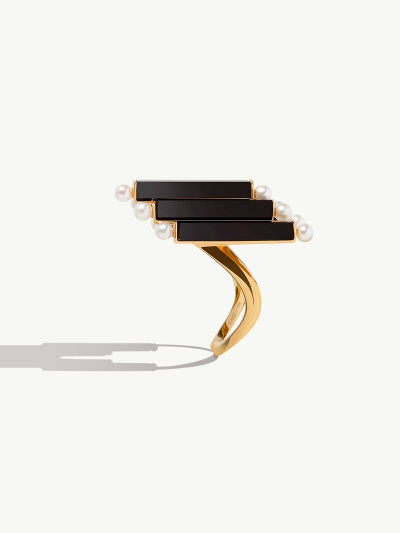 Invidia Black Onyx Column & Pearl Ring In 18K Yellow Gold